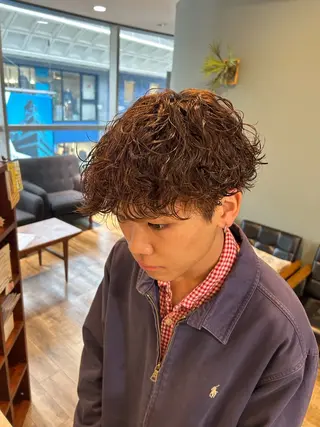 ミディアム パーマ メンズ 鶴田 将清のヘアスタイル