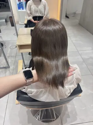 セミロング カラー ベージュ/グレージュ 🧸あやか/表参道のヘアスタイル