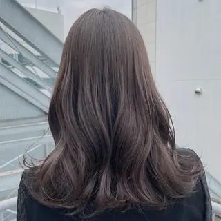 ミディアム カラー レイヤーカット 透明感カラーのヘアスタイル
