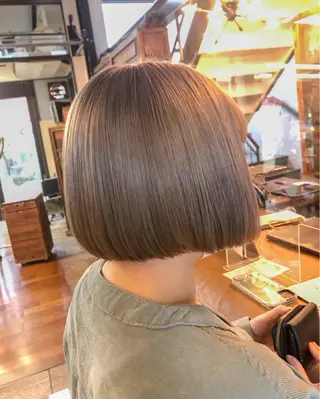 ミディアム カラー 佐藤 美聡のヘアスタイル