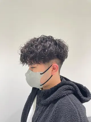 ショート メンズ フェザーパーマ職人 🪶ryosukeのヘアスタイル
