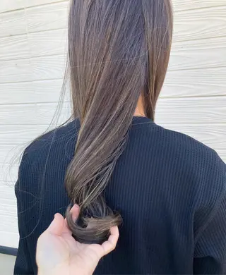 ロング カラー ビヨウシツトリコ よねたにみなのヘアスタイル