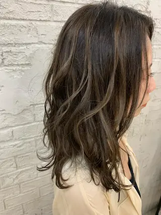 セミロング 🇺🇸ハイライト特 化美容師🇺🇸漆沢のヘアスタイル