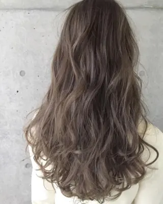 セミロング カラー 松戸　レイヤーカット 野口　康太郎のヘアスタイル
