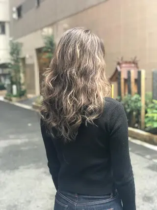 セミロング LANI OOSAKAのヘアスタイル
