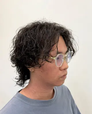 ミディアム パーマ メンズ 古賀 雄大のヘアスタイル
