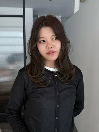 セミロング 韓国ヘア/透明感カラ ー/メンズレディースのヘアスタイル