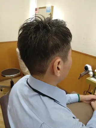 メンズ 仮屋 敬介のヘアスタイル