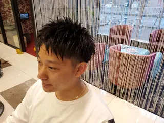 ショート メンズ 縮毛矯正をしている人 のためのカラーのヘアスタイル