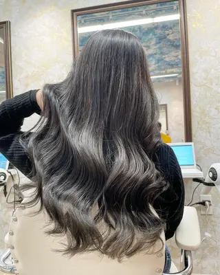 ロング TAKU 美容師のヘアスタイル