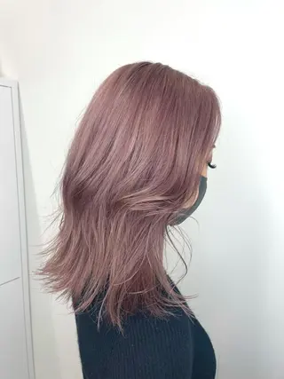 ミディアム カラー 岡留 愛美のヘアスタイル