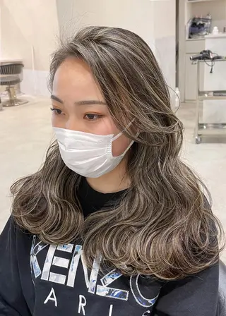ロング カラー DEAN ISLA 大人レイヤーカットのヘアスタイル