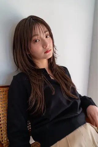 ロング ひなこ / 艶カラーのヘアスタイル