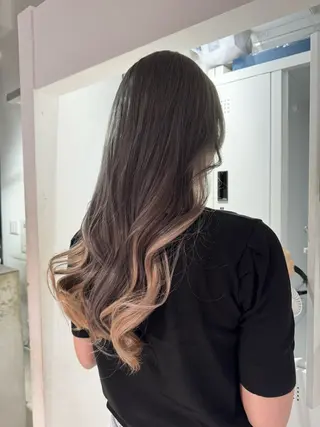 ロング カラー mao/天神ブリーチ ハイトーンカラーのヘアスタイル