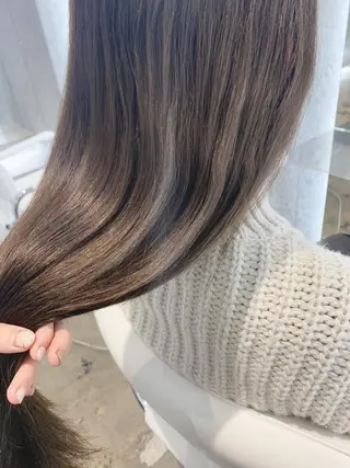 ロング カラー 山下 千明のヘアスタイル