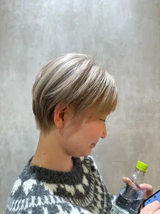 ショート カラー 髪質改善ストレート オルメントのヘアスタイル