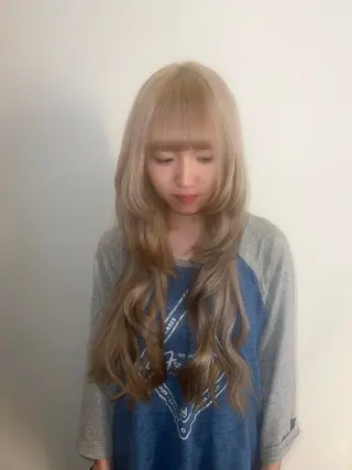 ロング カラー AIRA/ブリーチ /透明感カラーのヘアスタイル