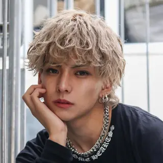 ミディアム カラー メンズ 渋谷のブリーチカラー シェフ🧑‍🍳蓮のヘアスタイル