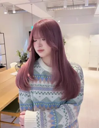 カラー ニトウ レイナのヘアスタイル