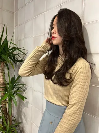 ロング 横手 愛美のヘアスタイル