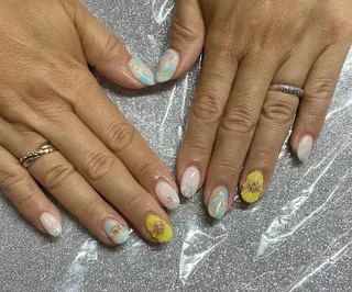 ネイル VIERU 🌈🎀💖のネイルデザイン