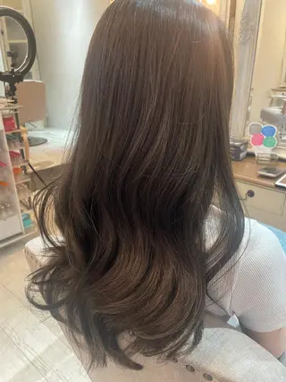 ロング カラー HATSUMEI 勅使瓦　祥のヘアスタイル
