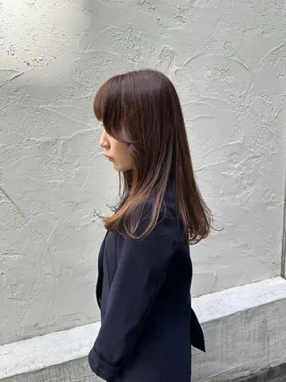 ロング 金ウンス 髪質改善カラーのヘアスタイル