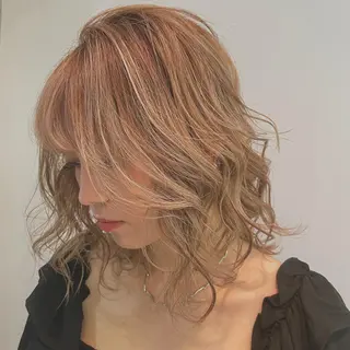 ミディアム 齋藤 尋真のヘアスタイル