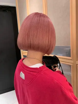 ミディアム 淡いハイトーンカラー レイヤーカットゆうかのヘアスタイル