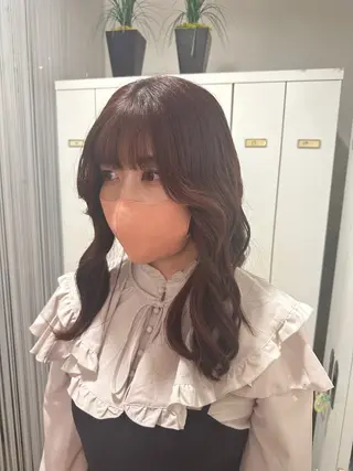セミロング レイヤー 艶々カラーのヘアスタイル