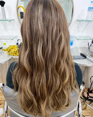 ロング 岩尾 凪のヘアスタイル
