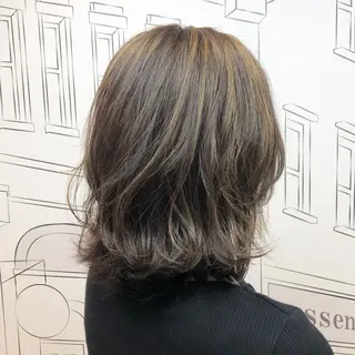 ミディアム カラー TOMOKA 艶髪/透明感カラーのヘアスタイル