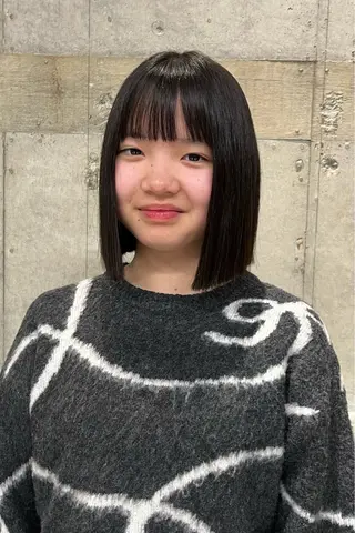 瑠己杏 :ボブ/ ハイトーンワンカラーのヘアスタイル