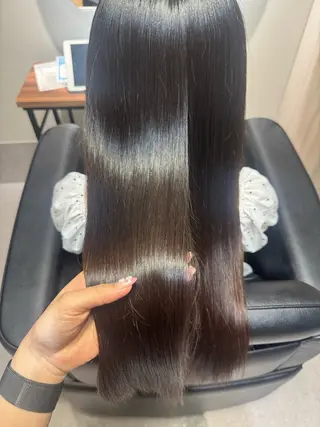 ロング NAVY 橋本心 縮毛矯正のヘアスタイル