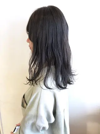 ミディアム カラー MIOベージュカラー 柔らかいカラーのヘアスタイル