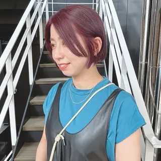 ショート カラー 韓国🇰🇷レイヤー カットオリーブカラーのヘアスタイル