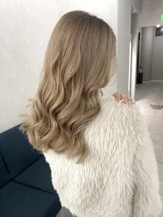 ロング ヘアアレンジ カラー ハイトーン カラーのヘアスタイル
