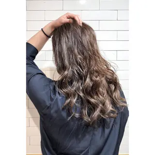 ロング EIGHT plum TOKIOリミテッドのヘアスタイル