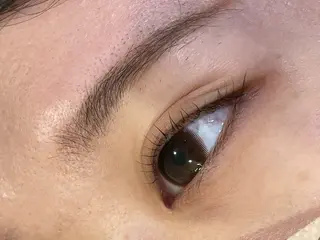 マツエク・マツパ 井上 真里奈のヘアスタイル