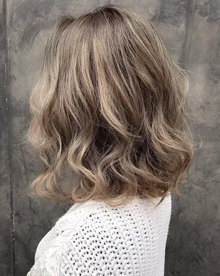 ミディアム Lano [ラノ]のヘアスタイル