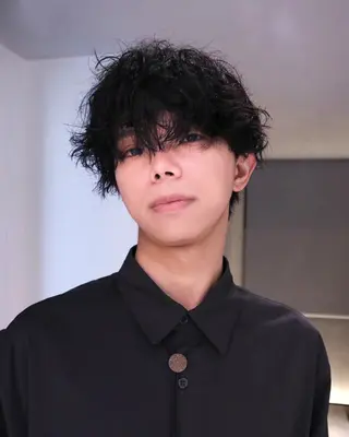 パーマ メンズ 【センターパート】 ETO／江藤翼の眉毛・アイブロウイメージ