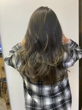 セミロング カラー リピート率No.1✨ ユウキのヘアスタイル