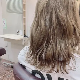 ミディアム カラー ハイライト／艶カラー 大河シンジのヘアスタイル
