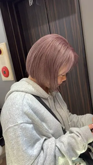 ミディアム 韓国ヘア/ブリーチ無 しWカラー/オリーブのヘアスタイル