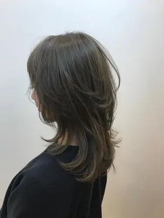 セミロング カラー 湯浅 了一のヘアスタイル