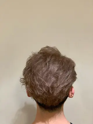 ショート カラー メンズ ✨ホワイトカラー✨ ホワイトブリーチ✨のヘアスタイル