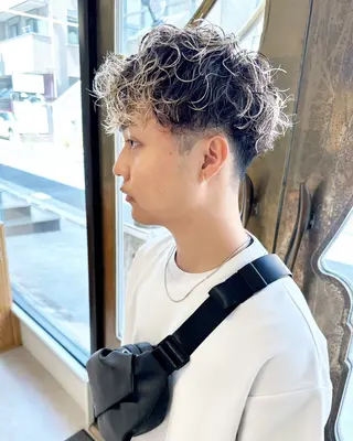 ショート カラー hollo 原宿のヘアスタイル