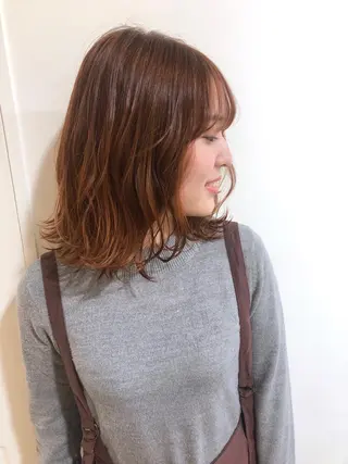 ミディアム カラー MIOベージュカラー 柔らかいカラーのヘアスタイル