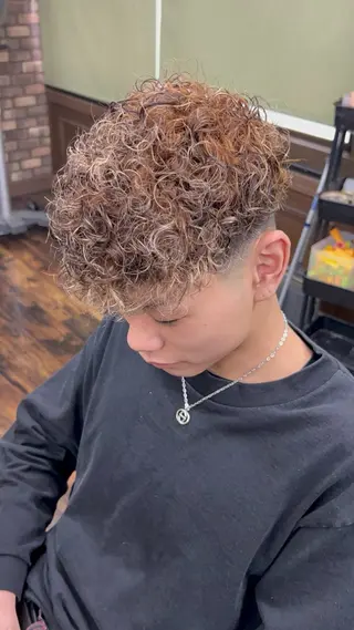 ショート カラー パーマ メンズ 三谷 仁のヘアスタイル