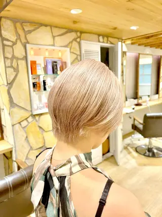 ショート カラー EIGHT新宿 新井彩斗のヘアスタイル